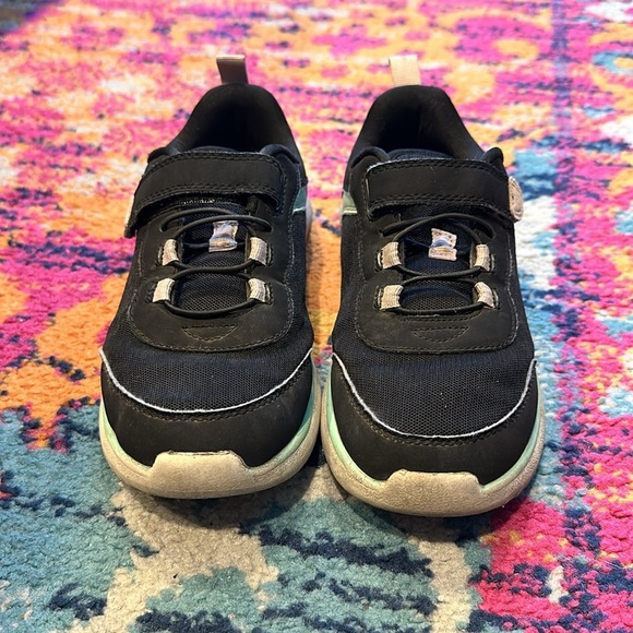 Sneakers - Picture 2 of 4